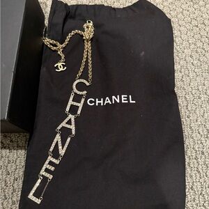 Chanel Crystal logo neckace stunning